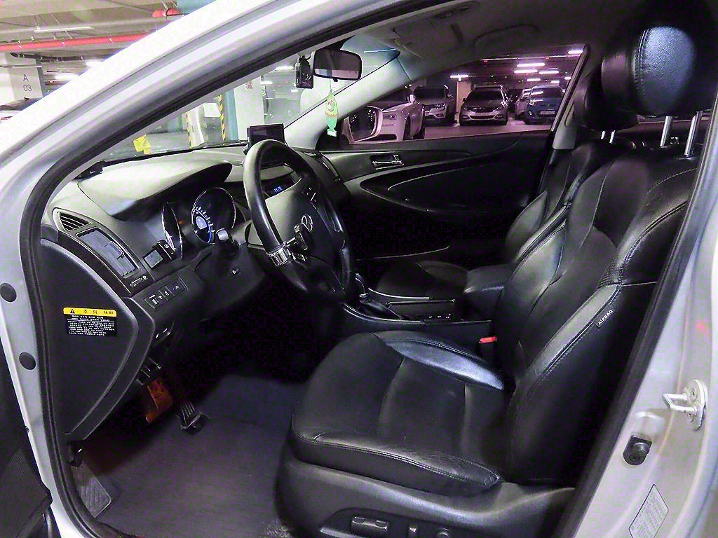 HYUNDAI Sonata - Vista 6