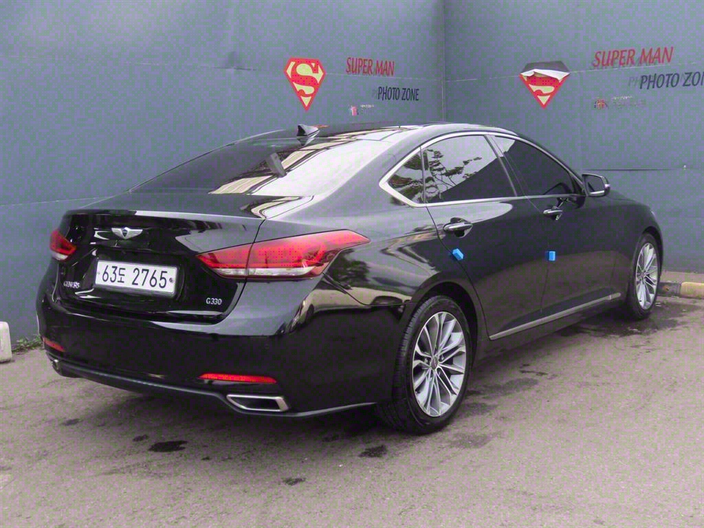 HYUNDAI Genesis - Vista 7