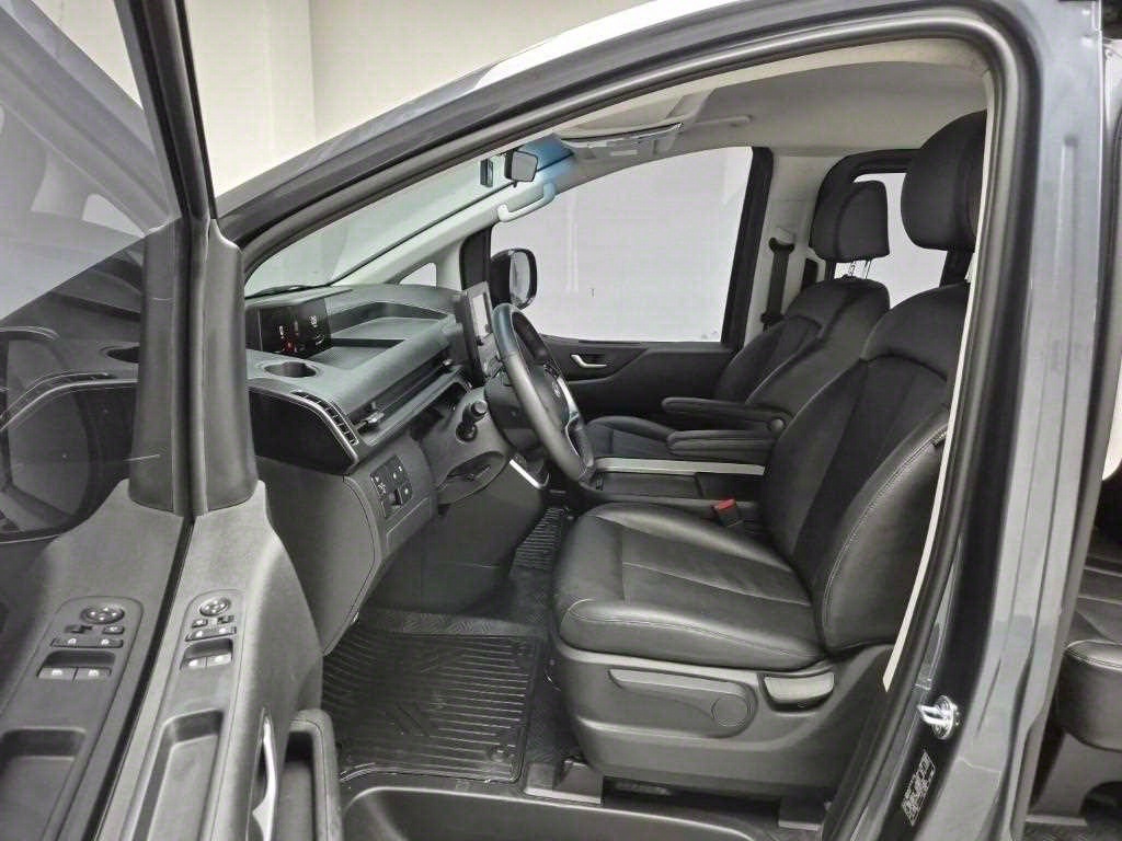 HYUNDAI Staria - Vista 11