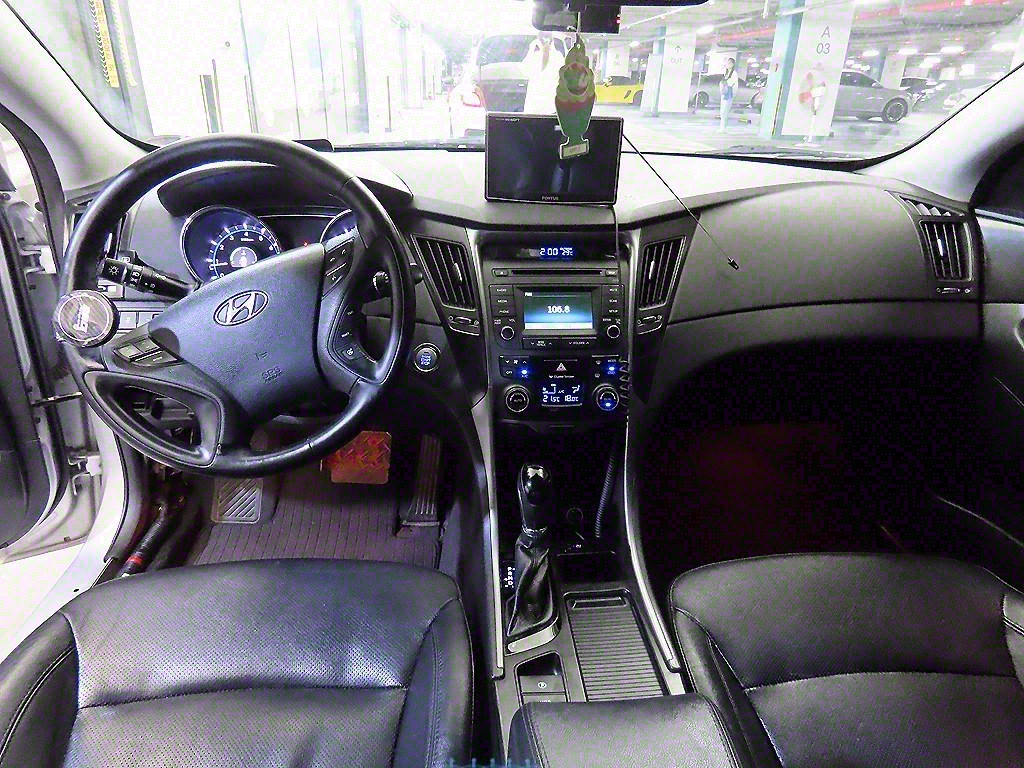 HYUNDAI Sonata - Vista 10