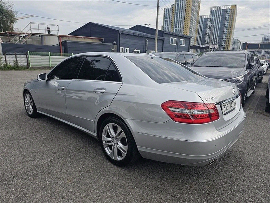 Mercedes Benz E class - Vista 5