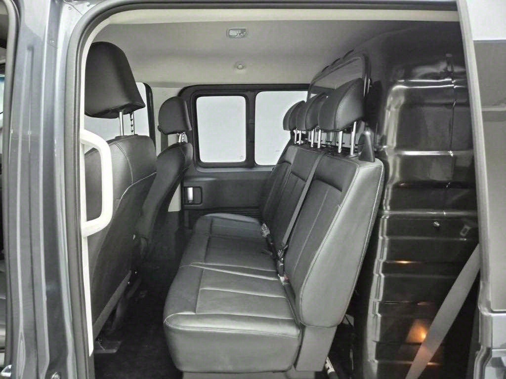 HYUNDAI Staria - Vista 12