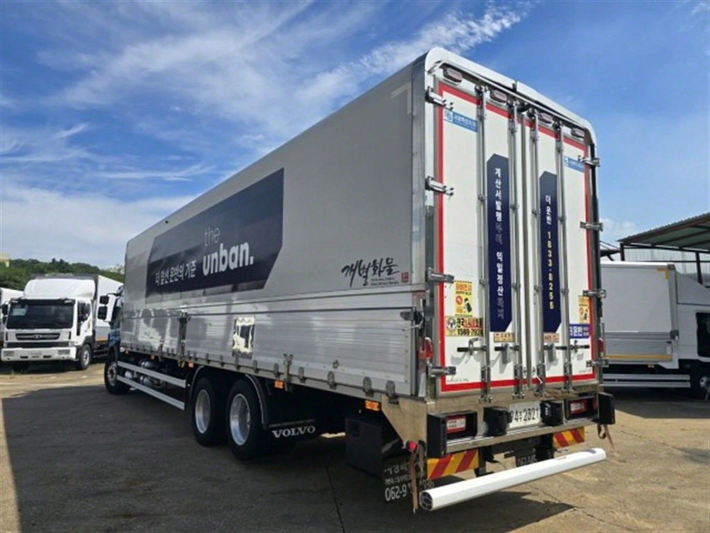 medium and large cargo truck - Vista 5