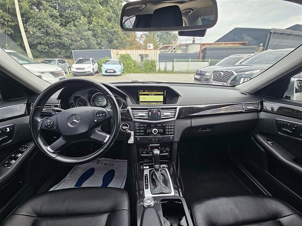 Mercedes Benz E class - Vista 6