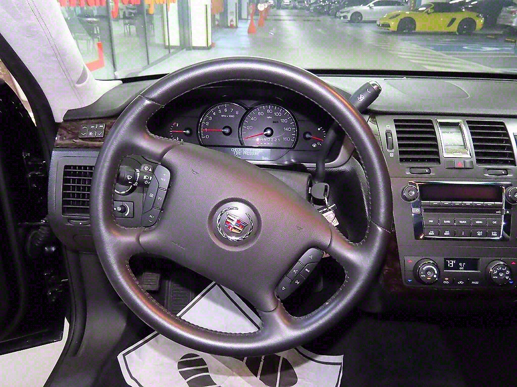 Cadillac DTS - Vista 9