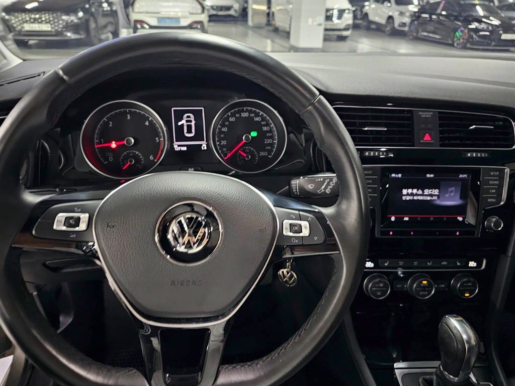 Volkswagen Golf - Vista 10