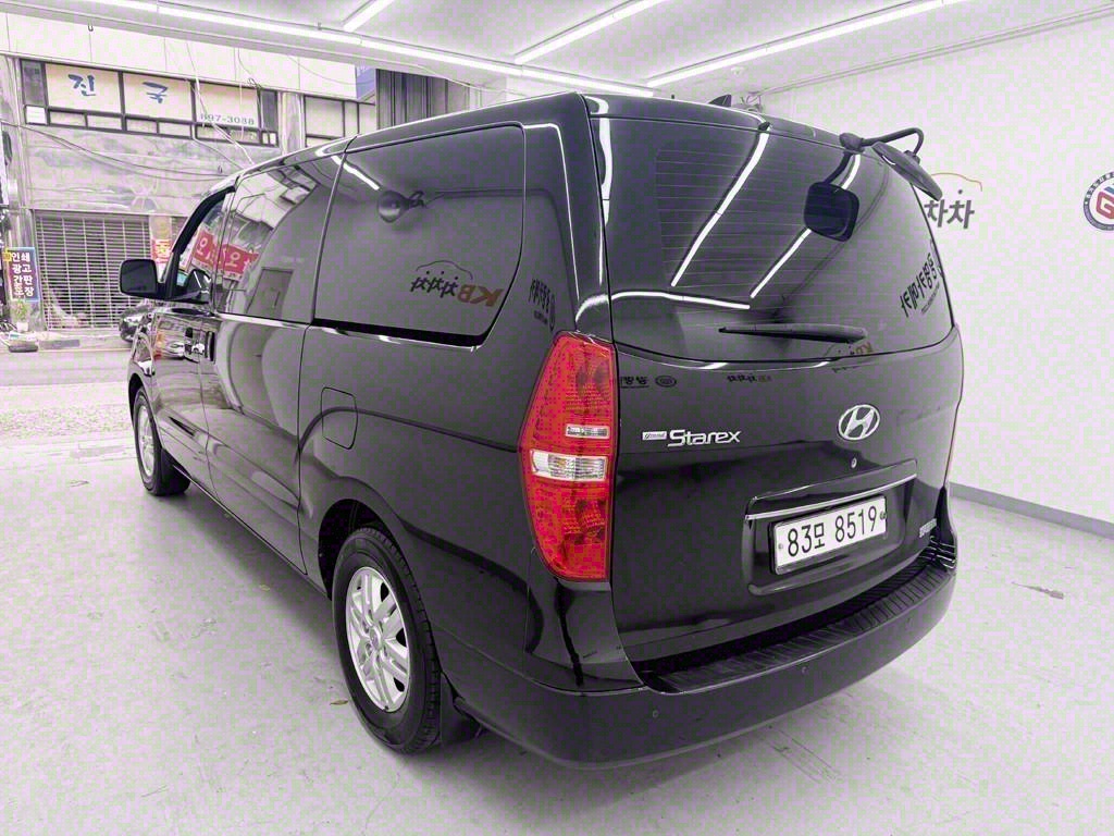 HYUNDAI Starex - Vista 4