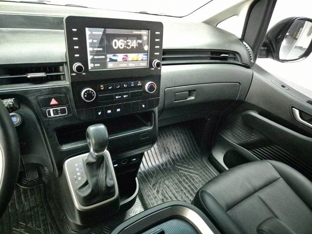 HYUNDAI Staria - Vista 10