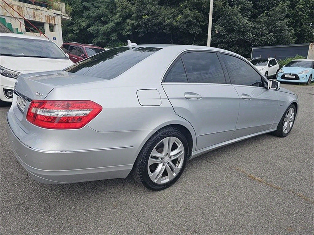 Mercedes Benz E class - Vista 4