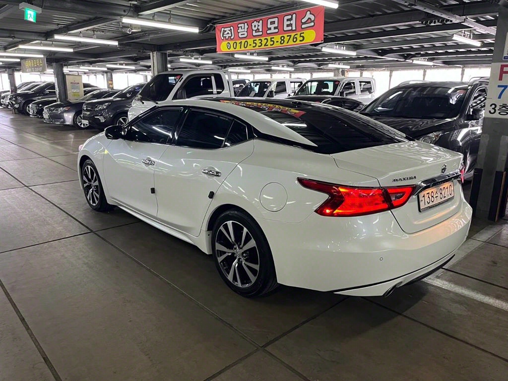 Nissan Maxima - Vista 4