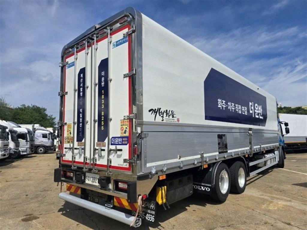 medium and large cargo truck - Vista 7