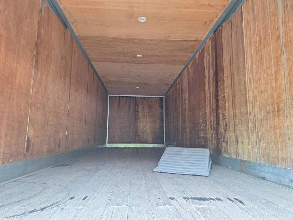 medium and large cargo truck - Vista 5