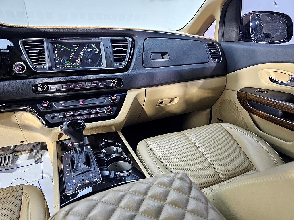 KIA Carnival - Vista 10