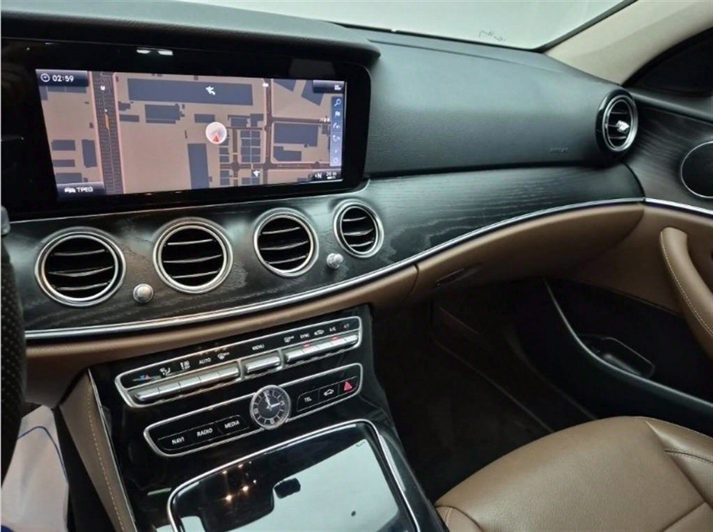 Mercedes Benz E class - Vista 10