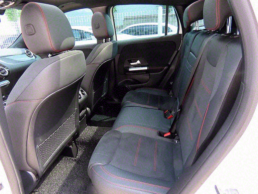 Mercedes Benz GLA Class - Vista 6