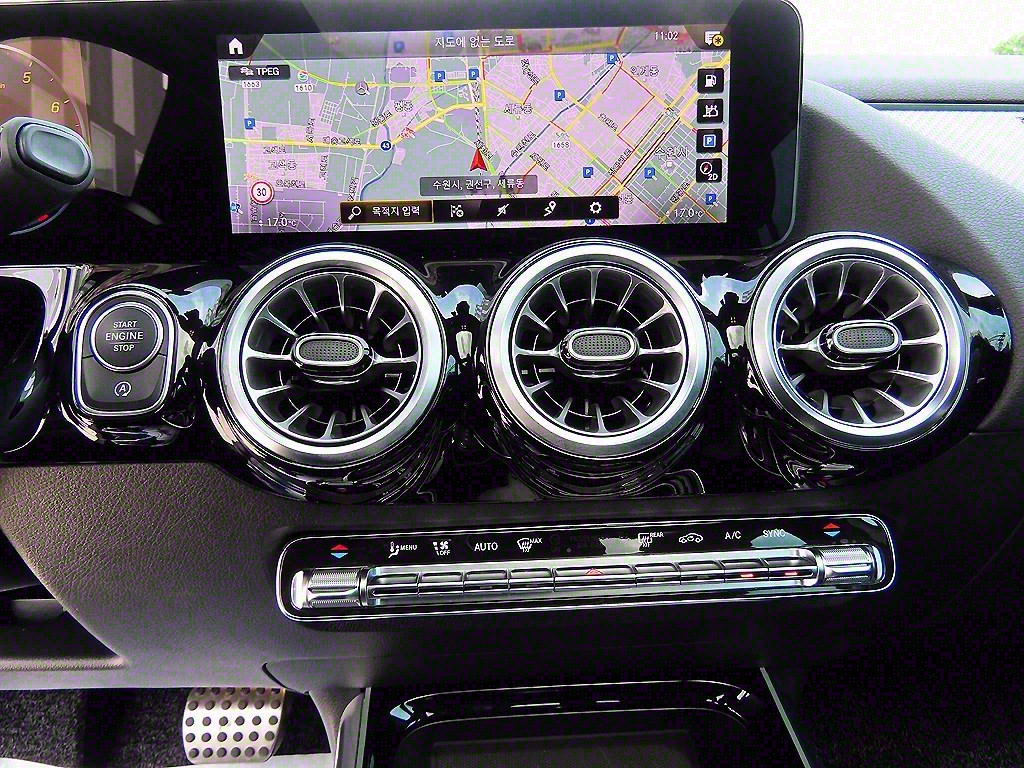 Mercedes Benz GLA Class - Vista 12