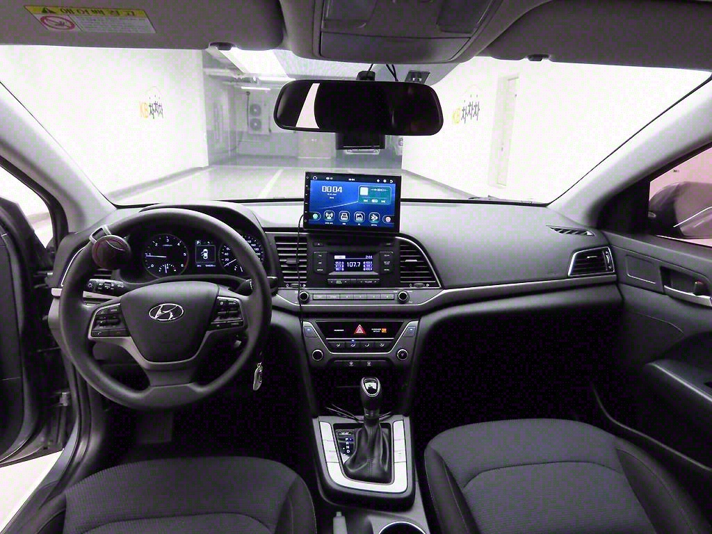 HYUNDAI Avante - Vista 7