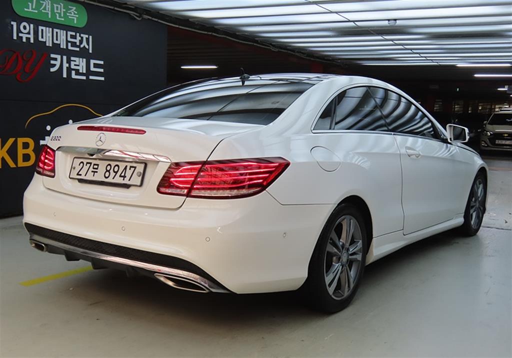 Mercedes Benz E class - Vista 4