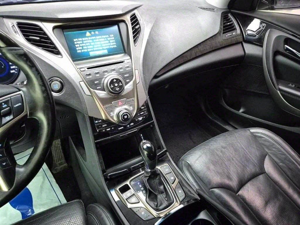 HYUNDAI Grandeur - Vista 10