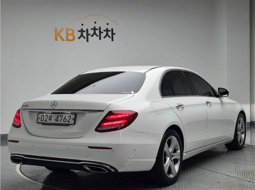 Mercedes Benz E class - Vista 3