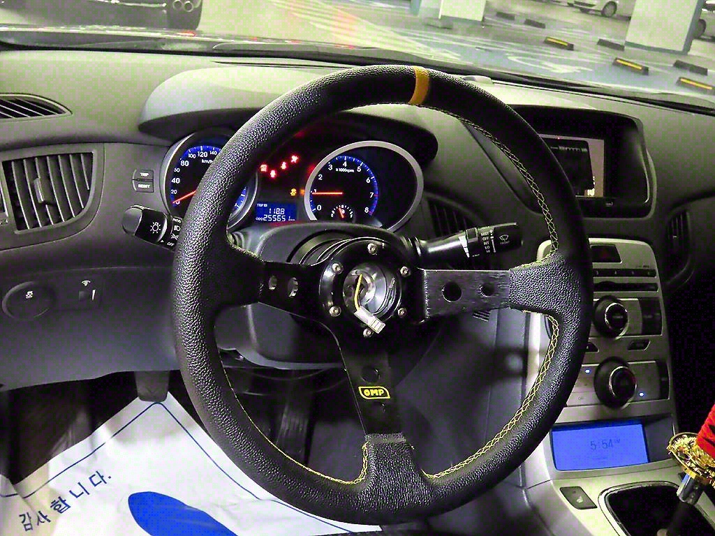 HYUNDAI Genesis - Vista 7