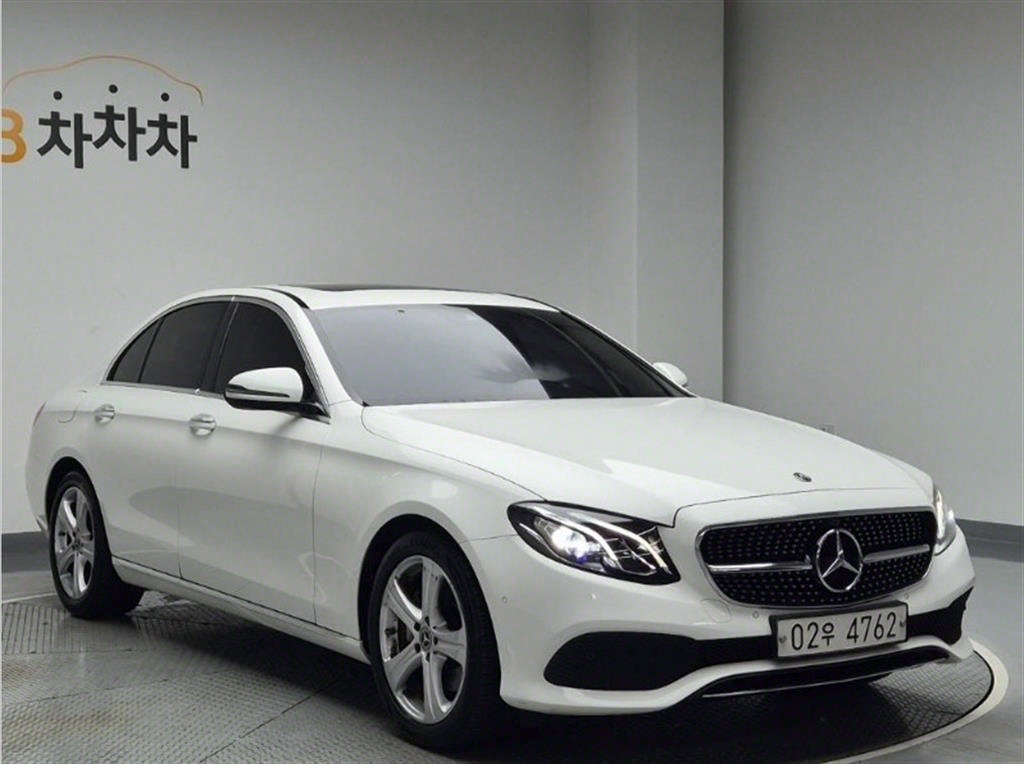 Mercedes Benz E class - Vista 4