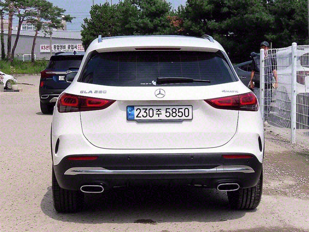 Mercedes Benz GLA Class - Vista 4