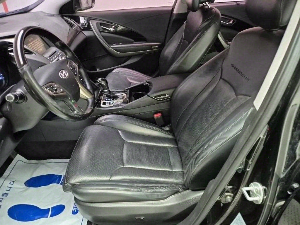 HYUNDAI Grandeur - Vista 11