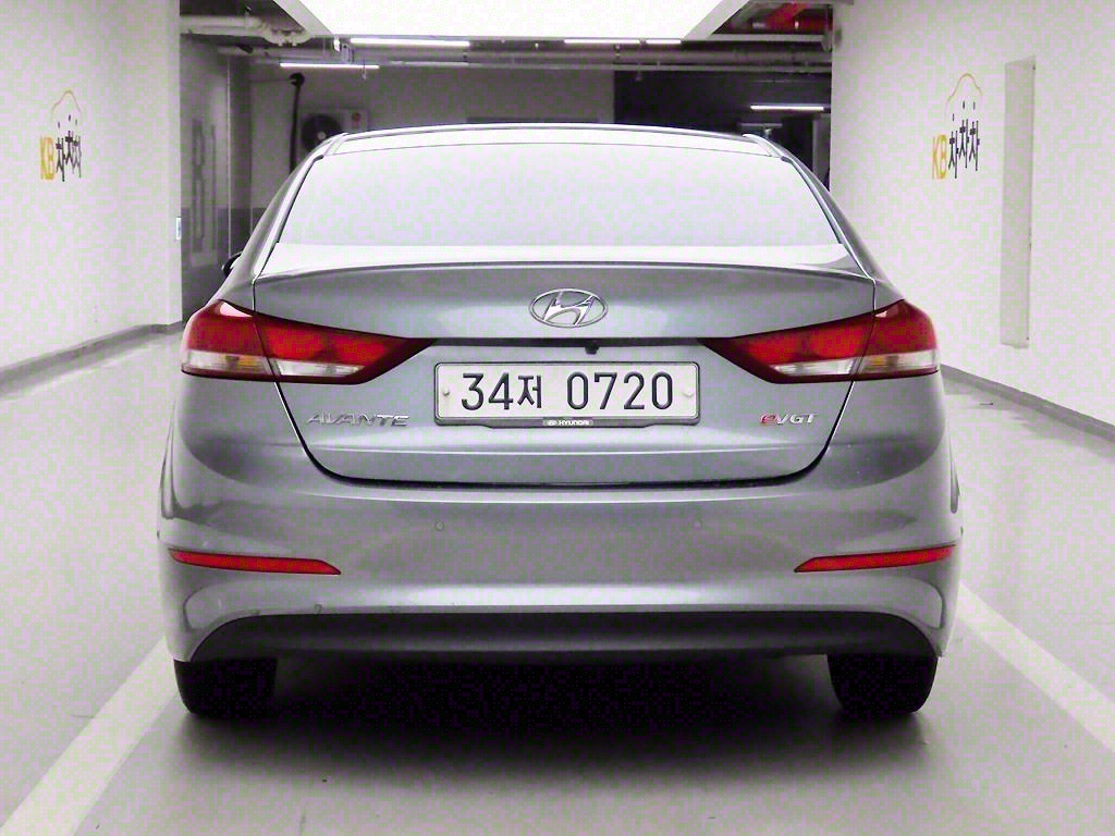 HYUNDAI Avante - Vista 4