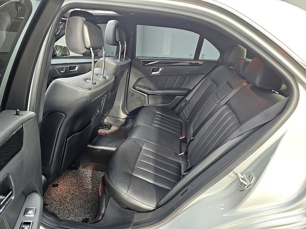 Mercedes Benz E class - Vista 9