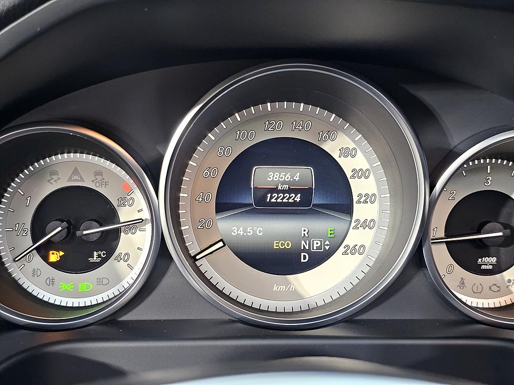 Mercedes Benz E class - Vista 7