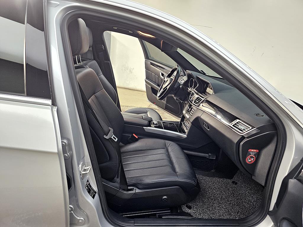 Mercedes Benz E class - Vista 11