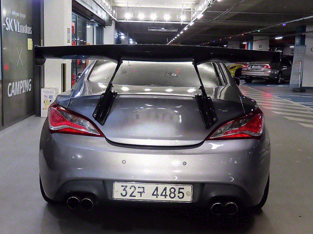 HYUNDAI Genesis - Vista 5