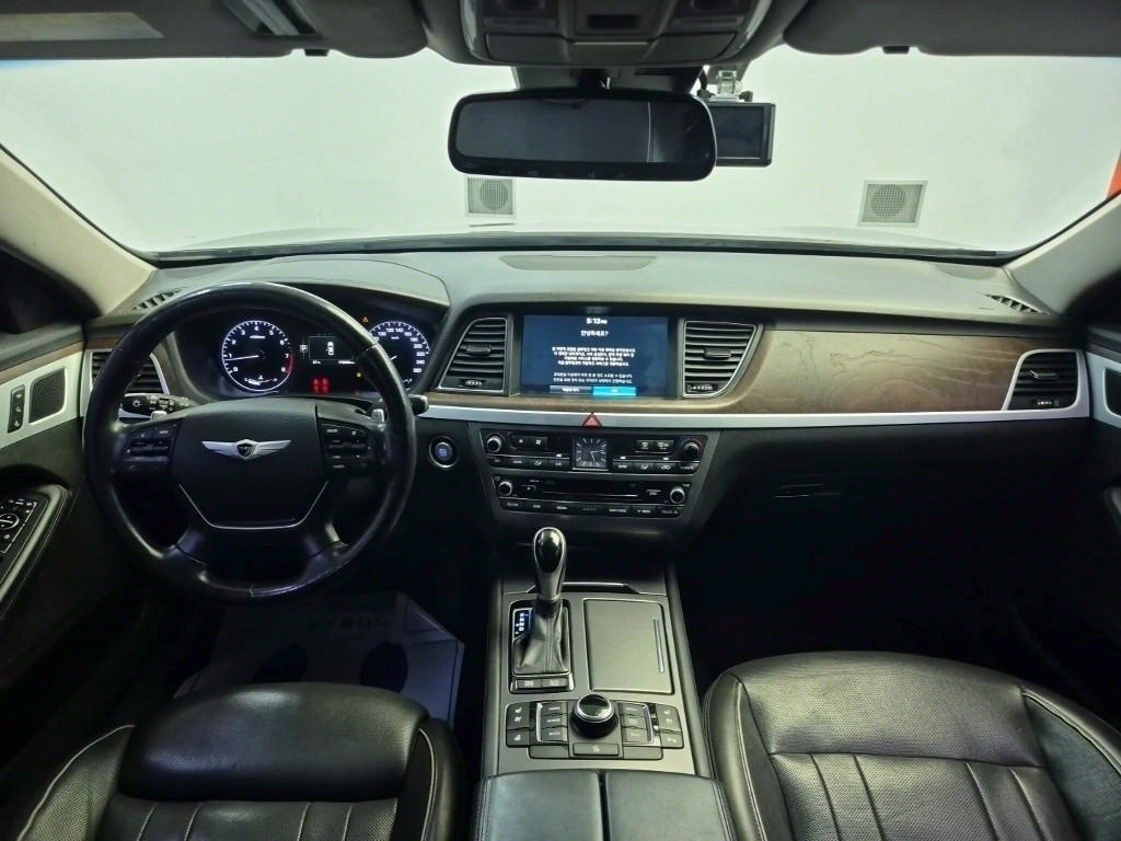 HYUNDAI Genesis - Vista 7