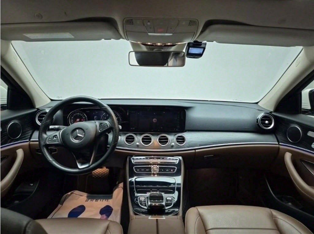 Mercedes Benz E class - Vista 7