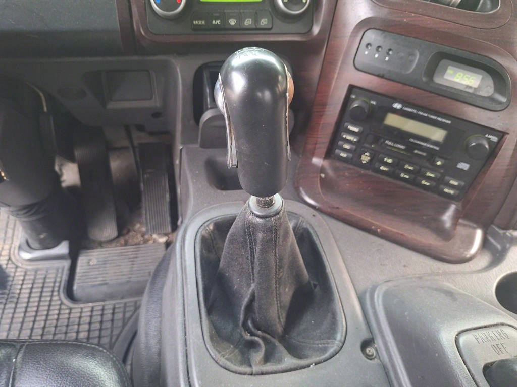 medium and large cargo truck - Vista 11