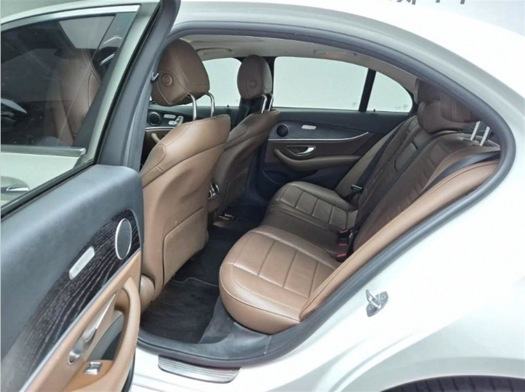 Mercedes Benz E class - Vista 12