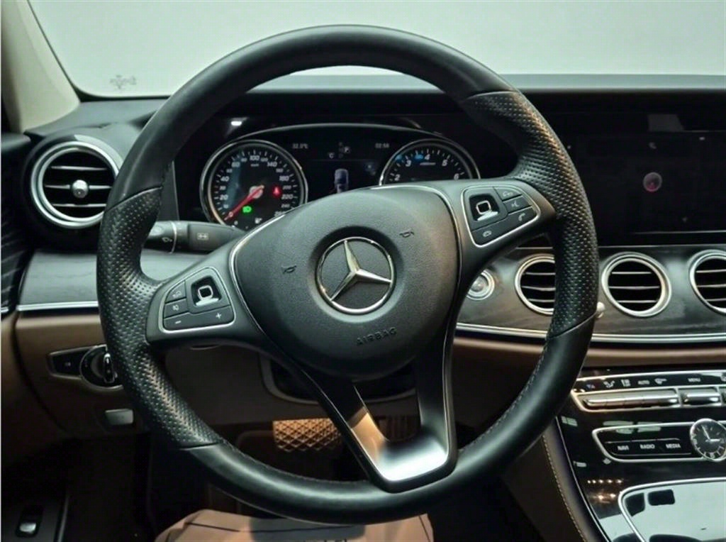 Mercedes Benz E class - Vista 9