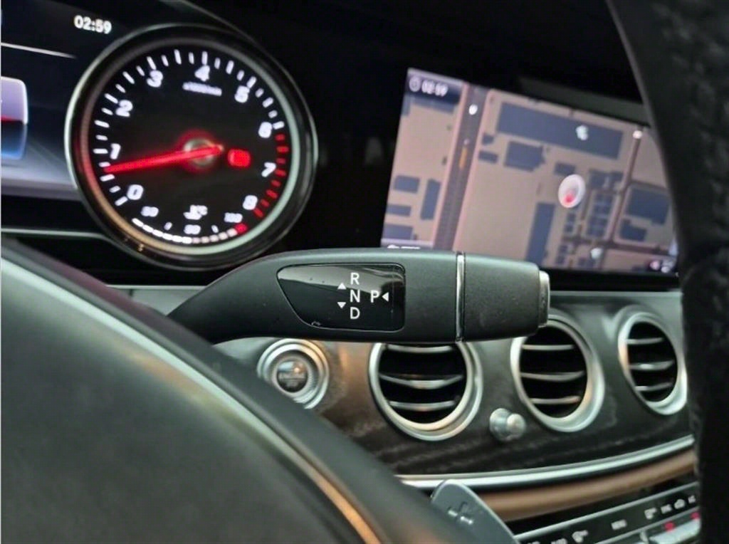 Mercedes Benz E class - Vista 8