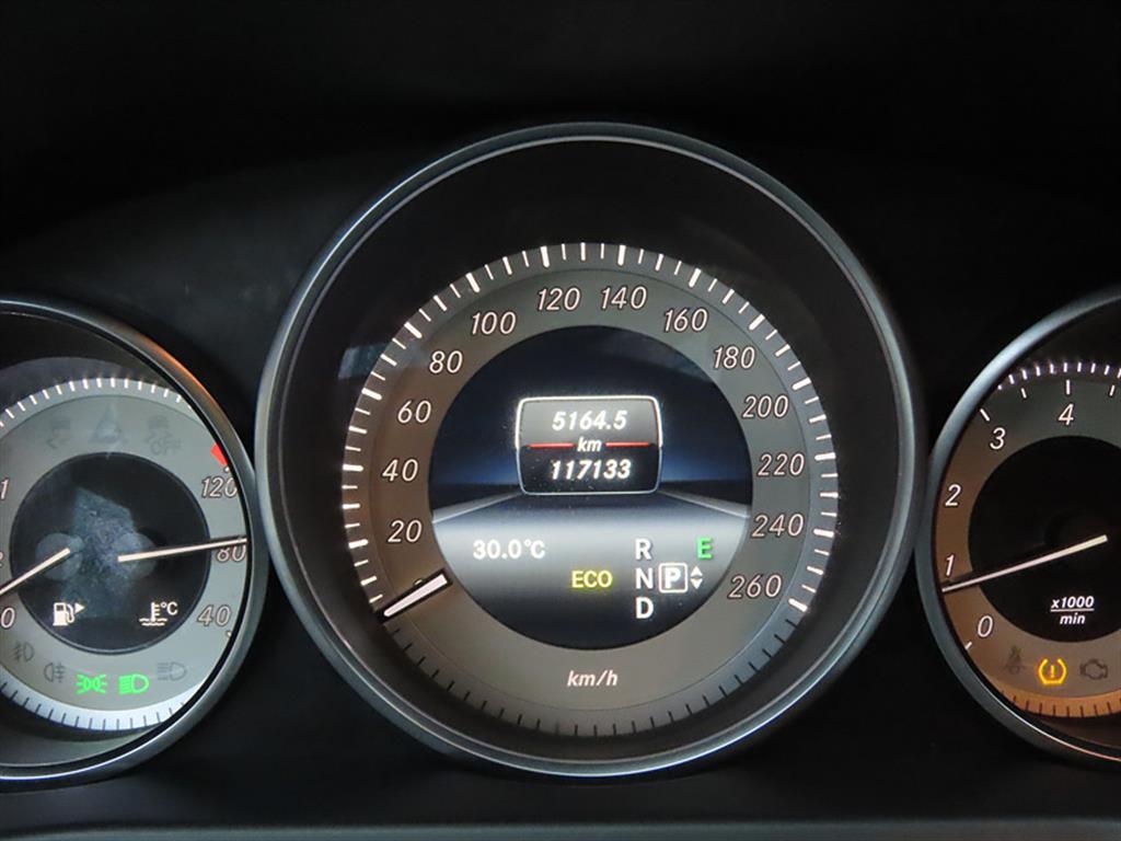 Mercedes Benz E class - Vista 9