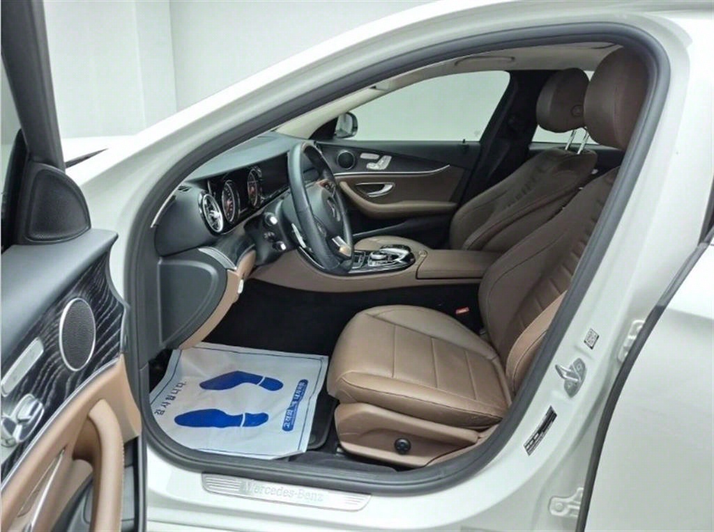 Mercedes Benz E class - Vista 11