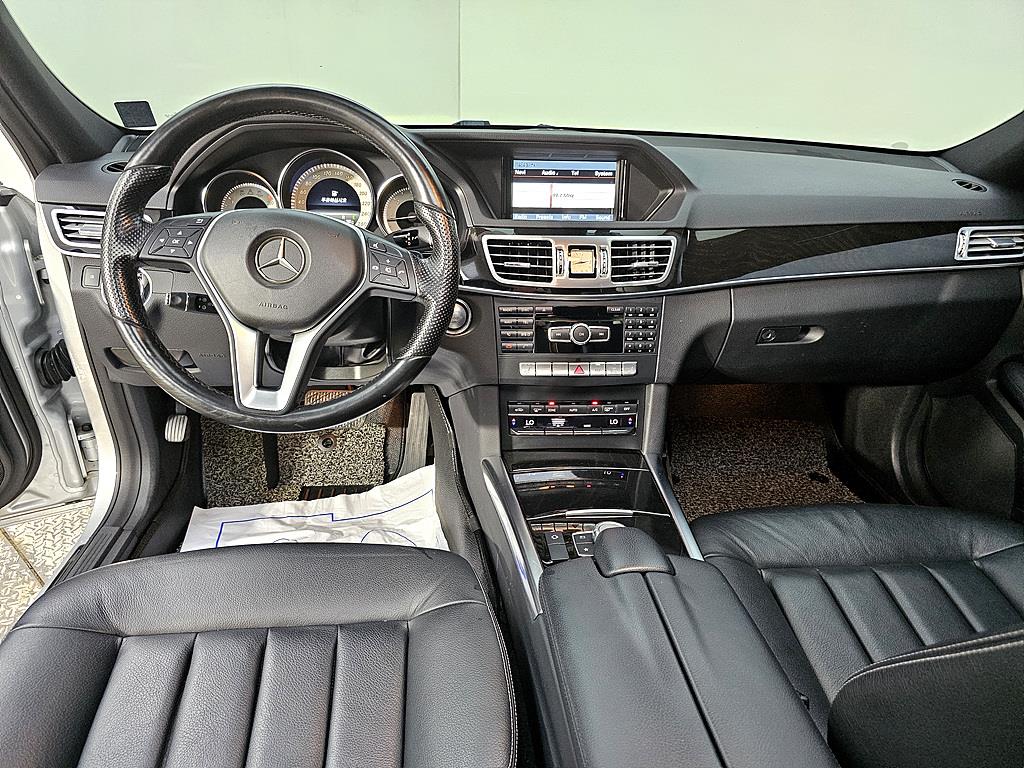 Mercedes Benz E class - Vista 5