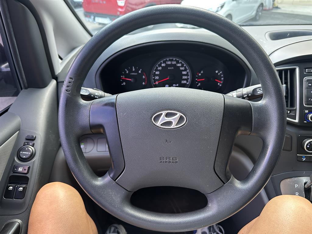 HYUNDAI Starex - Vista 8