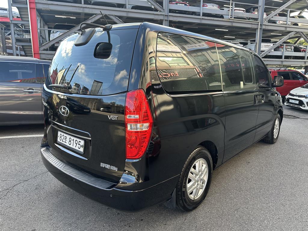 HYUNDAI Starex - Vista 5