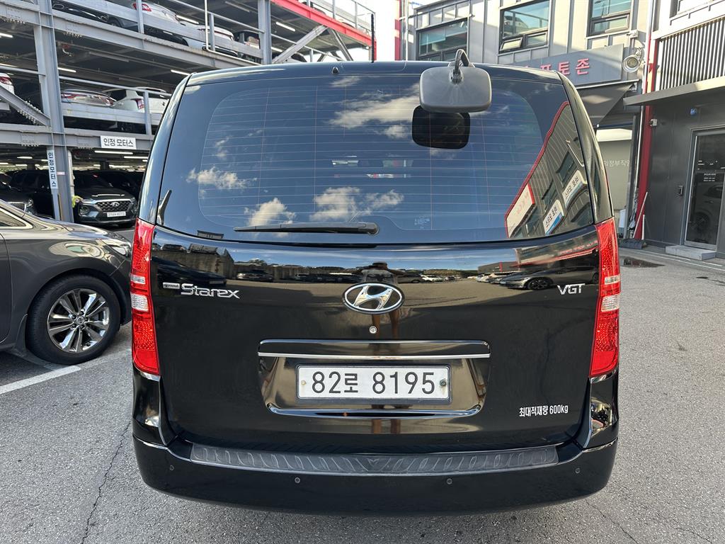 HYUNDAI Starex - Vista 4