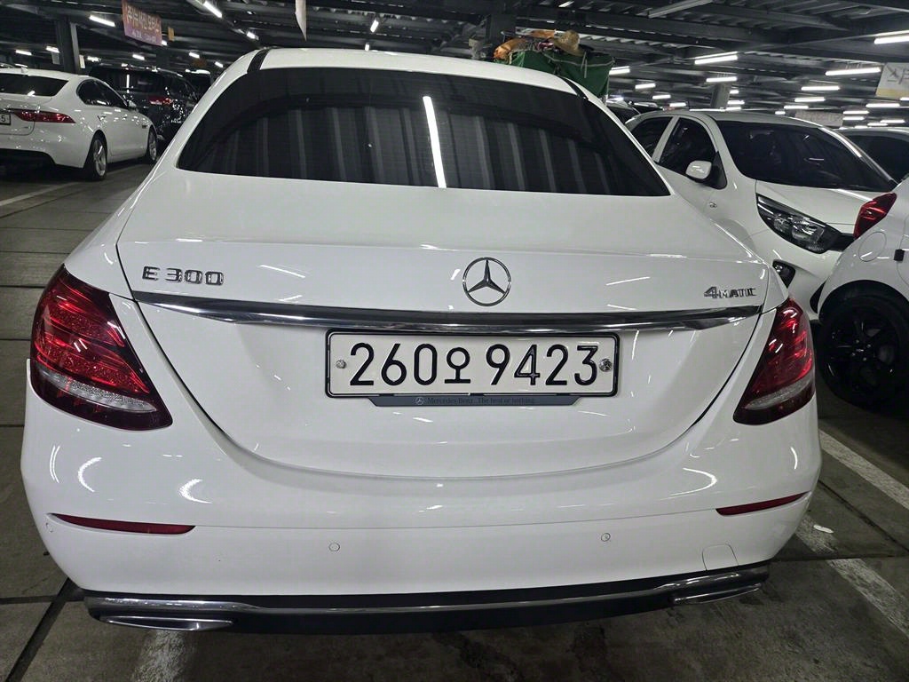Mercedes Benz E class - Vista 4
