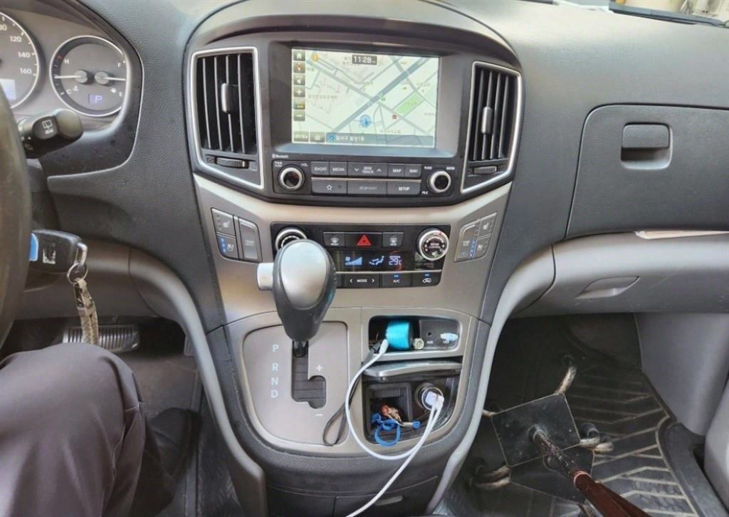 HYUNDAI Starex - Vista 10