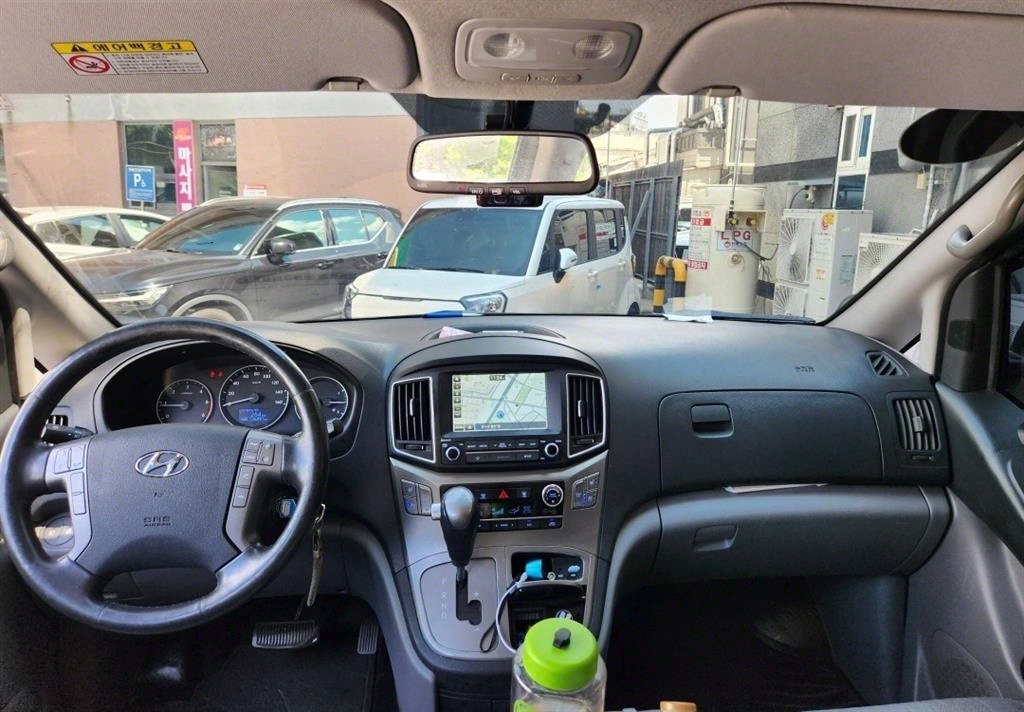 HYUNDAI Starex - Vista 5