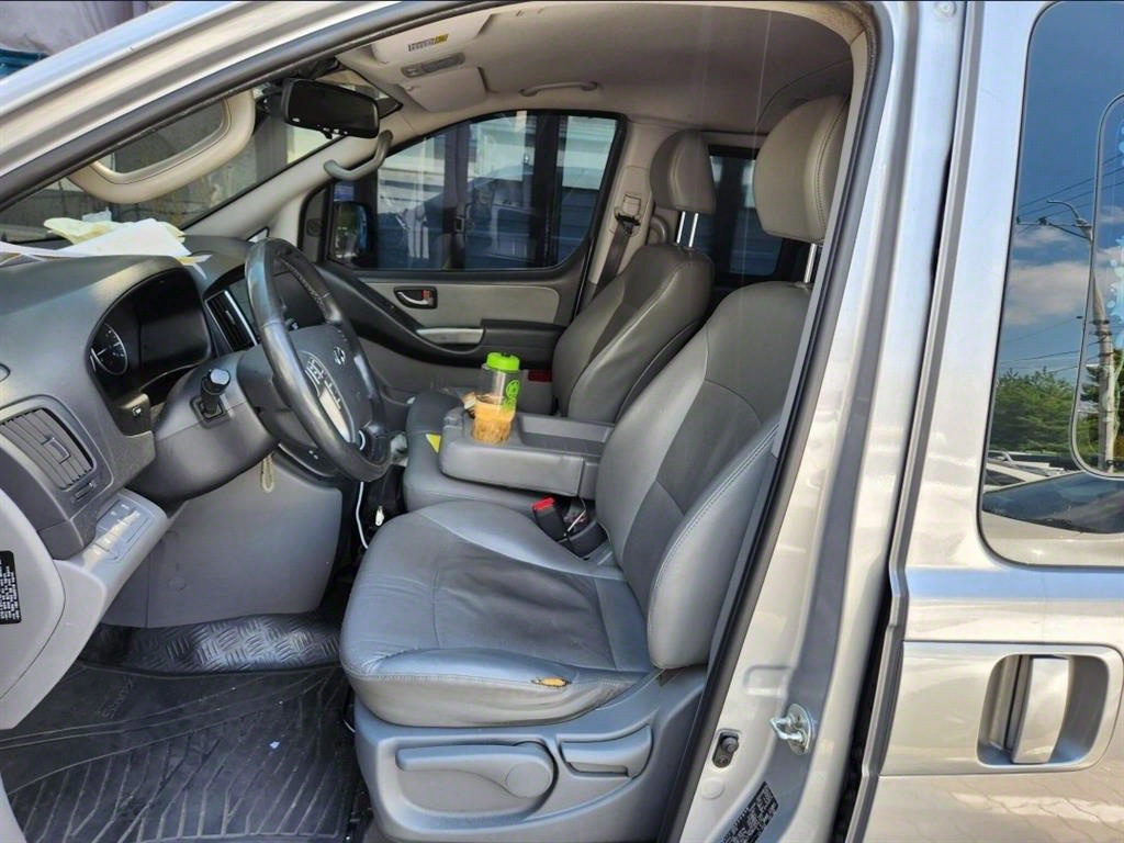 HYUNDAI Starex - Vista 9