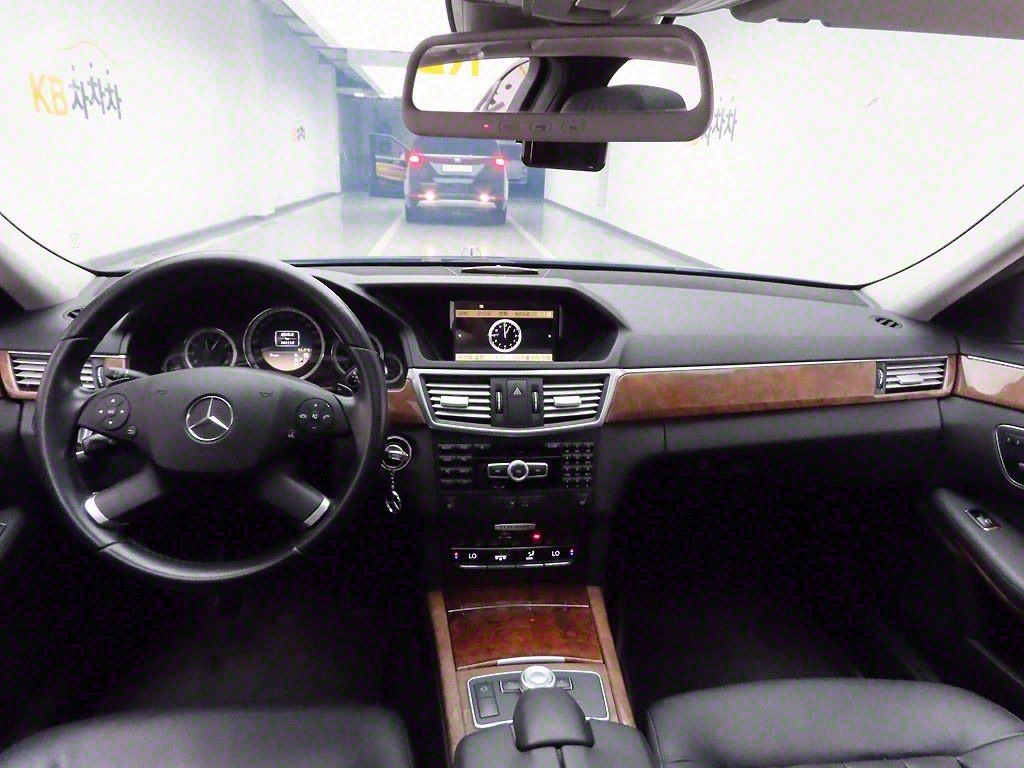 Mercedes Benz E class - Vista 7